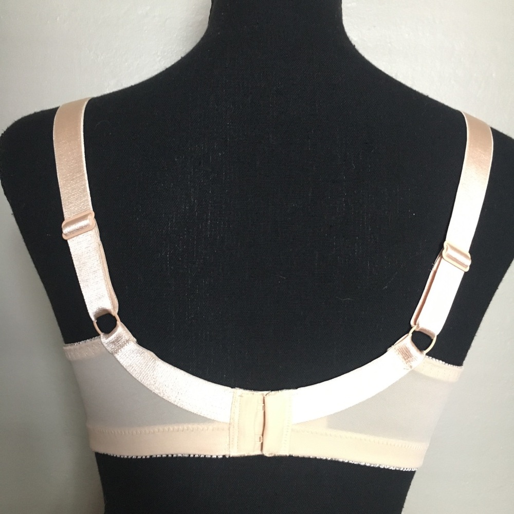 🆕Nearly Me Lace Bandeau Mastectomy Bra - Picture 4 of 9